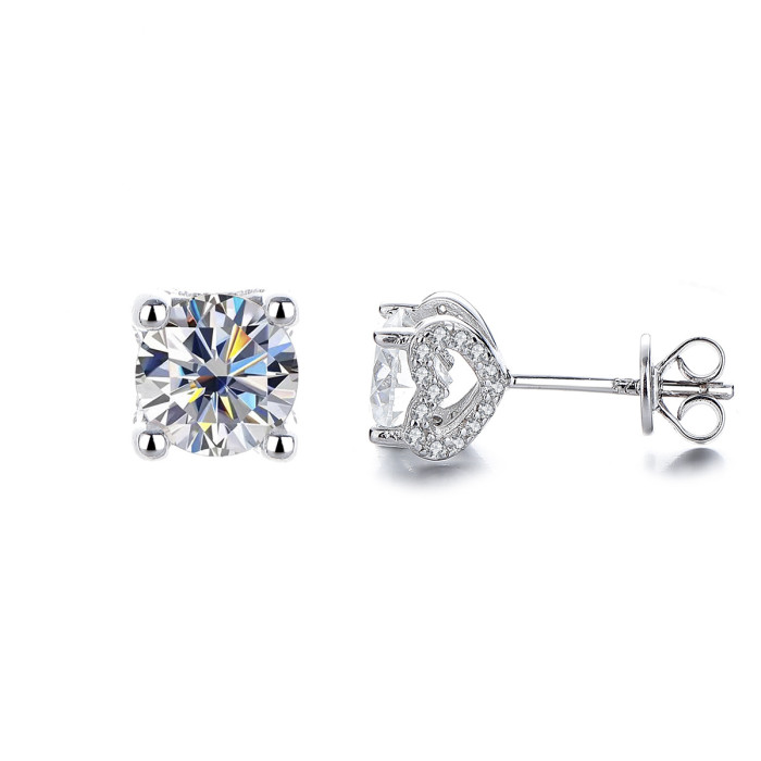 S925 sterling silver four-prong moissanite stud earrings, exquisite and sophisticated heart-shaped earrings.