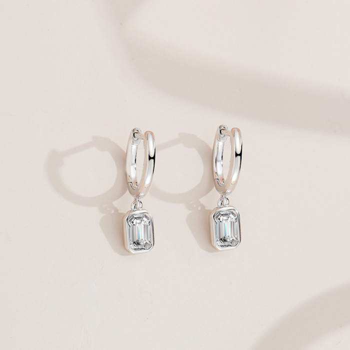 Moissanite earrings for women, S925 sterling silver, trendy and luxurious rectangular ear hooks and ear clips.