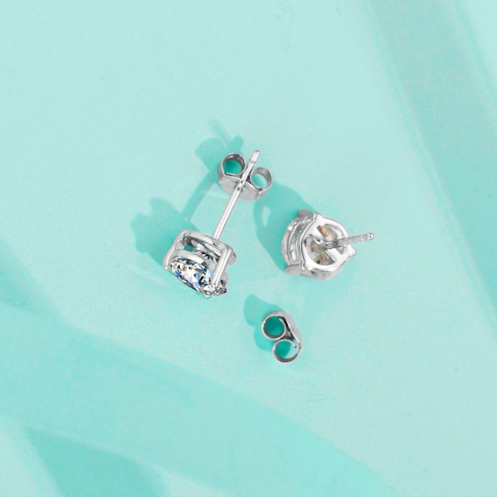 Moissanite diamond three-prong stud earrings for women, S925 sterling silver, small and exquisite earrings, simple, stylish, light luxury, niche.
