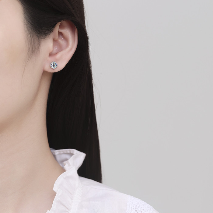 S925 sterling silver stud earrings, simple and petite, four-prong setting with moissanite, super sparkly and versatile women's earrings.