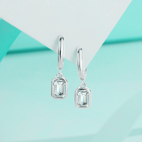 Moissanite earrings for women, S925 sterling silver, trendy and luxurious rectangular ear hooks and ear clips.