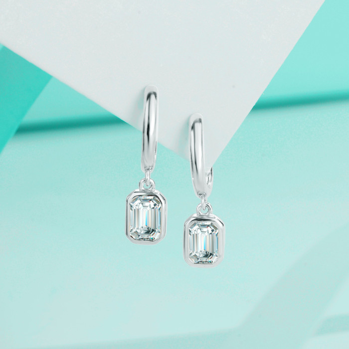 Moissanite earrings for women, S925 sterling silver, trendy and luxurious rectangular ear hooks and ear clips.
