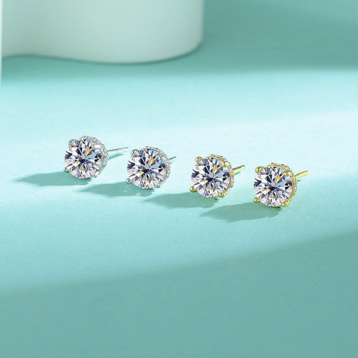 S925 sterling silver stud earrings, simple and petite, four-prong setting with moissanite, super sparkly and versatile women's earrings.
