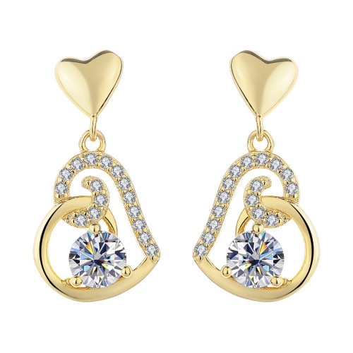 Sterling silver S925 moissanite heart-shaped earrings, fashionable and elegant European and American style.