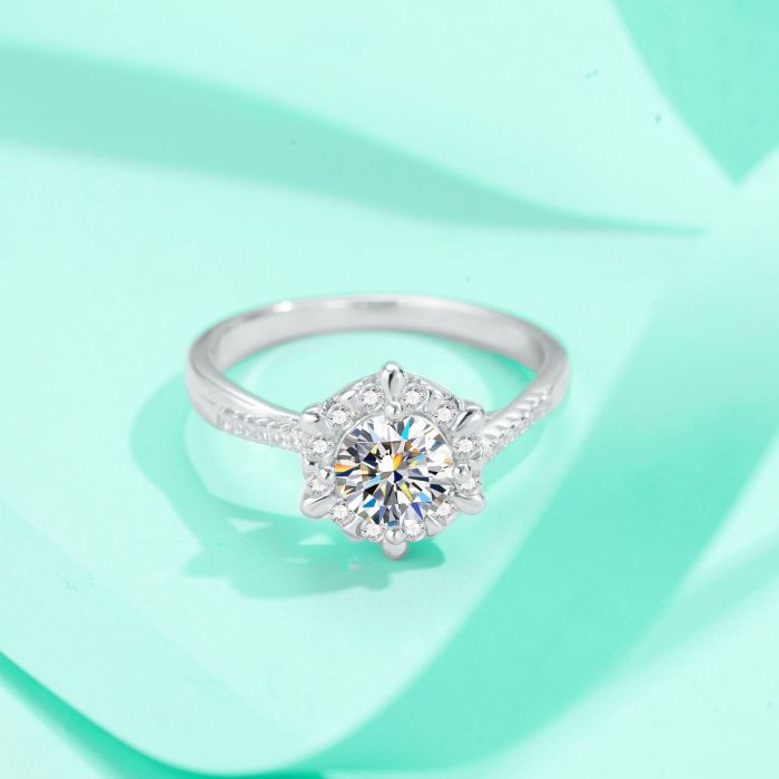 Moissanite Six-Claw Ring for Women, S925 Sterling Silver, Simple and Stylish, Delicate and Lightweight Luxury, Closed Setting