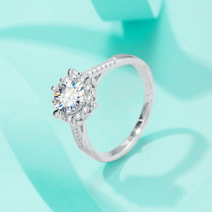 Moissanite Six-Claw Ring for Women, S925 Sterling Silver, Simple and Stylish, Delicate and Lightweight Luxury, Closed Setting