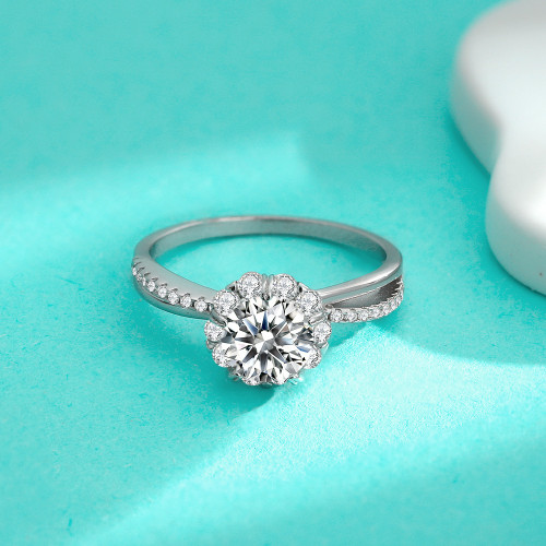 Five-Claw Moissanite Ring for Women, S925 Sterling Silver, Delicate Band, Micro Pave, Couples Ring, 1 Carat Petite Diamond Ring