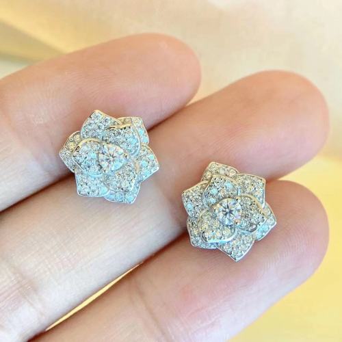 Sterling silver S925 moissanite diamond silver needle earrings, elegant and versatile, full diamond camellia stud earrings, luxurious and fashionable.