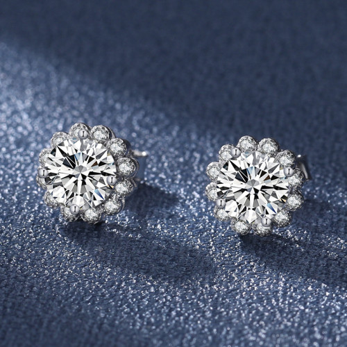 Moissanite flower stud earrings for women, S925 sterling silver bud earrings with micro-set diamonds, a touch of luxury.