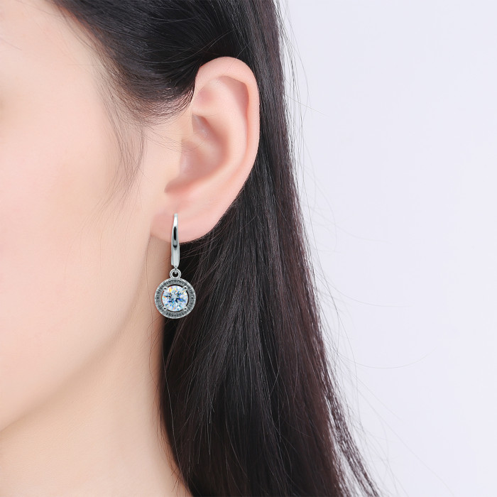 Moissanite diamond earrings for women, S925 sterling silver round micro-inlaid ear hooks, Korean style, simple and fashionable 4-claw earrings.