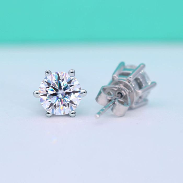 Classic six-prong moissanite stud earrings for women, sterling silver, simple, stylish, versatile, and high-end S925 earrings.