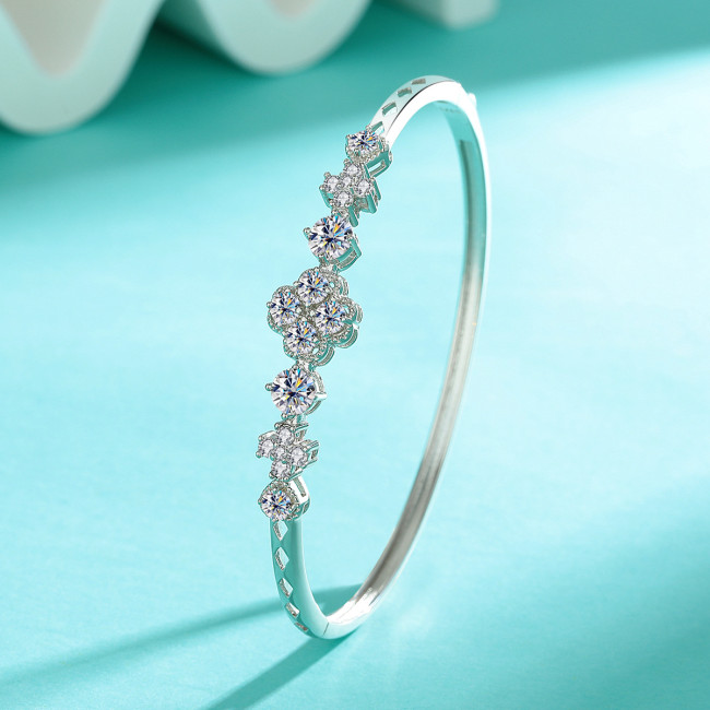 New S925 Sterling Silver Moissanite Bangle for Women: High-End Luxury Fashion Bracelet Accessory