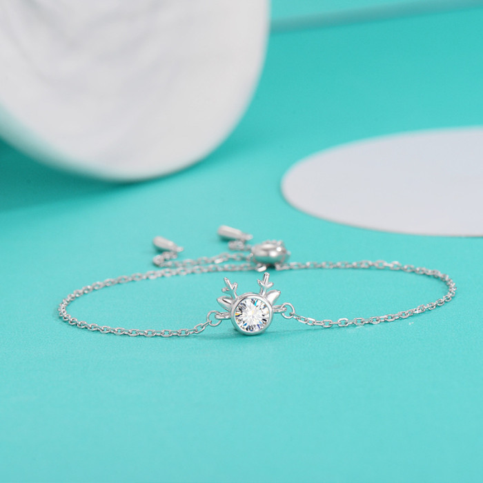 Deer head minimalist and stylish moissanite bracelet for women, S925 sterling silver, niche design, cute jewelry.