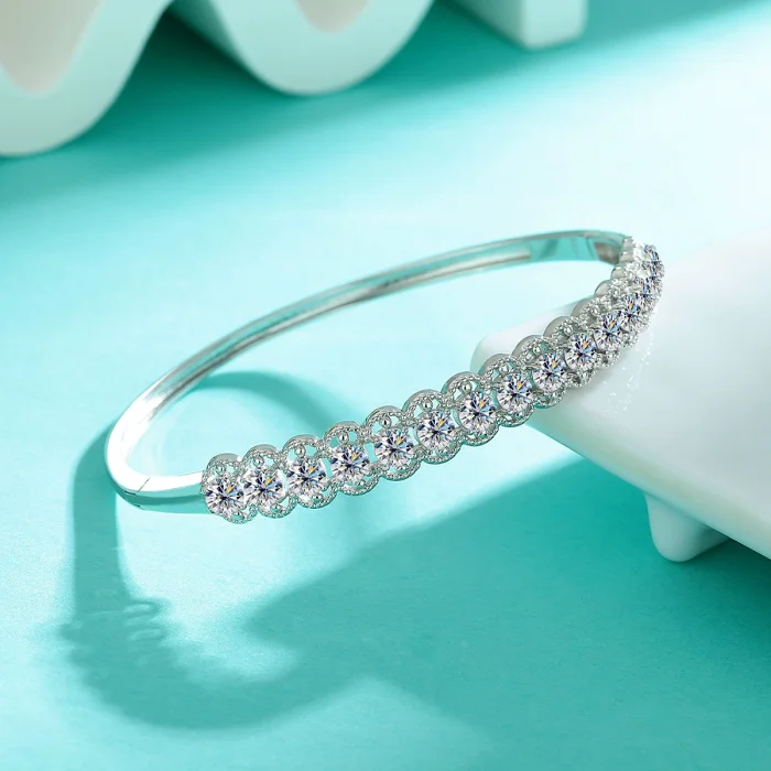 S925 Sterling Silver Moissanite Fashion Bracelet, Niche Design, High-End Semi-Diamond Bangle