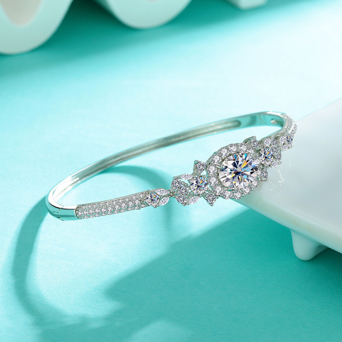 S925 sterling silver 8*10 oval moissanite bracelet, fashionable, versatile, high-end jewelry for women.