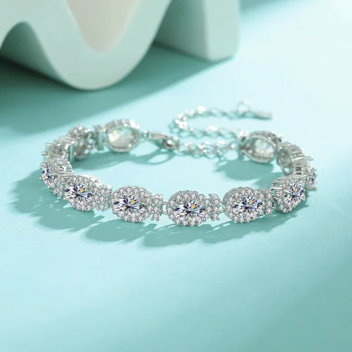 S925 sterling silver moissanite heavy-duty bracelet, adjustable, exquisite, stylish, and sophisticated women's jewelry.