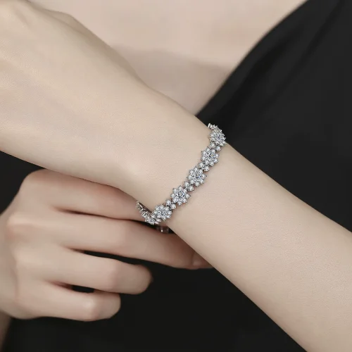 S925 Sterling Silver Moissanite Full-Set Sunflower Bracelet - Luxurious and Stylish High-End Jewelry with Floral Design