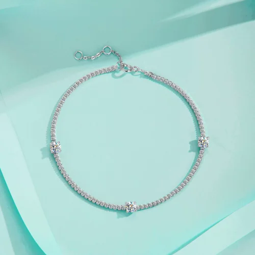 S925 sterling silver moissanite bracelet with a ball-shaped design, small, luxurious, and versatile three-diamond bracelet.