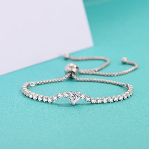 Simple, stylish, and luxurious moissanite bracelet for women, made of S925 sterling silver. A unique and versatile design.