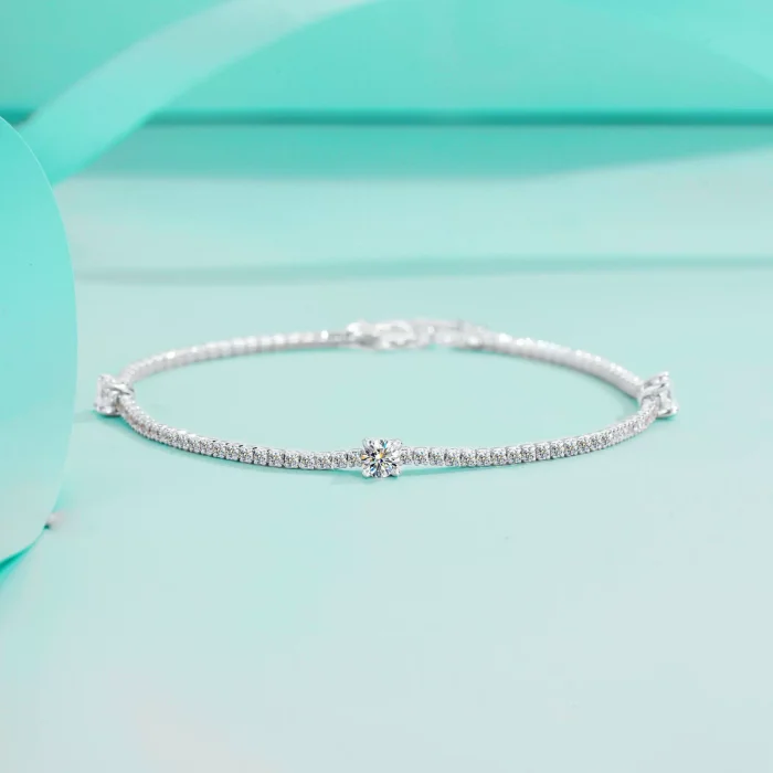 S925 sterling silver moissanite bracelet with a ball-shaped design, small, luxurious, and versatile three-diamond bracelet.