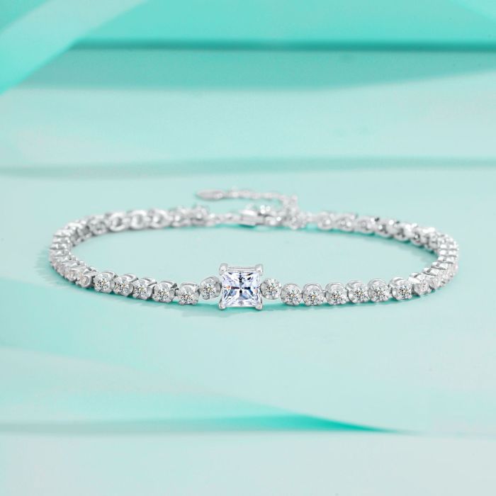 Moissanite and diamond bracelet for women, S925 sterling silver, ball mesh design, simple, stylish, and subtly luxurious.