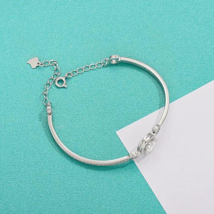 Moissanite bracelet for women, S925 sterling silver, round design, unique style, simple, fashionable, and luxurious, adjustable.