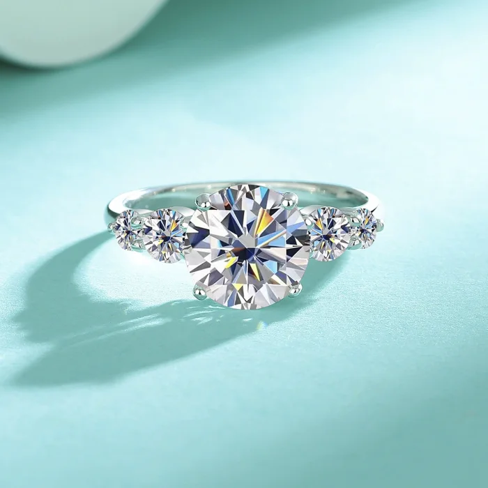 S925 sterling silver ring with a 3-carat moissanite center stone, a fashionable, niche, high-end, and versatile ring for women.