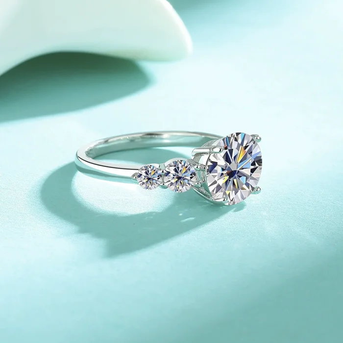 S925 sterling silver ring with a 3-carat moissanite center stone, a fashionable, niche, high-end, and versatile ring for women.