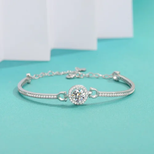 Moissanite bracelet for women, S925 sterling silver, round design, unique style, simple, fashionable, and luxurious, adjustable.