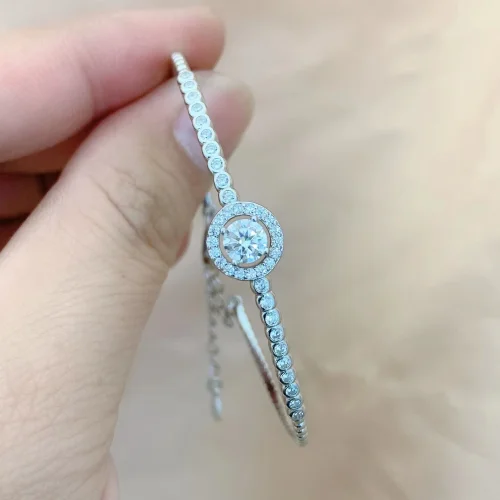 Moissanite bracelet for women, S925 sterling silver round bangle with simulated diamonds, jewelry design.