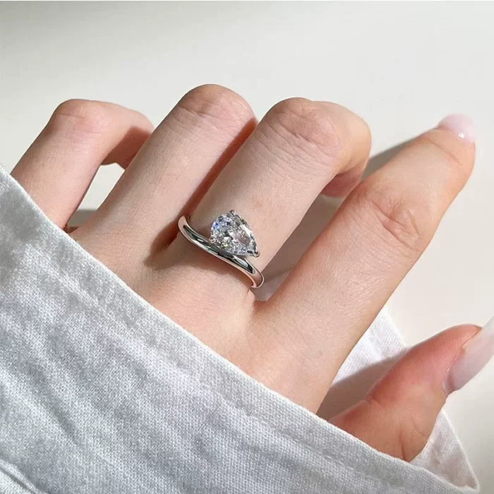 S925 Sterling Silver Moissanite Teardrop Ring for Women - Luxurious and Stylish Pear-Shaped Ring