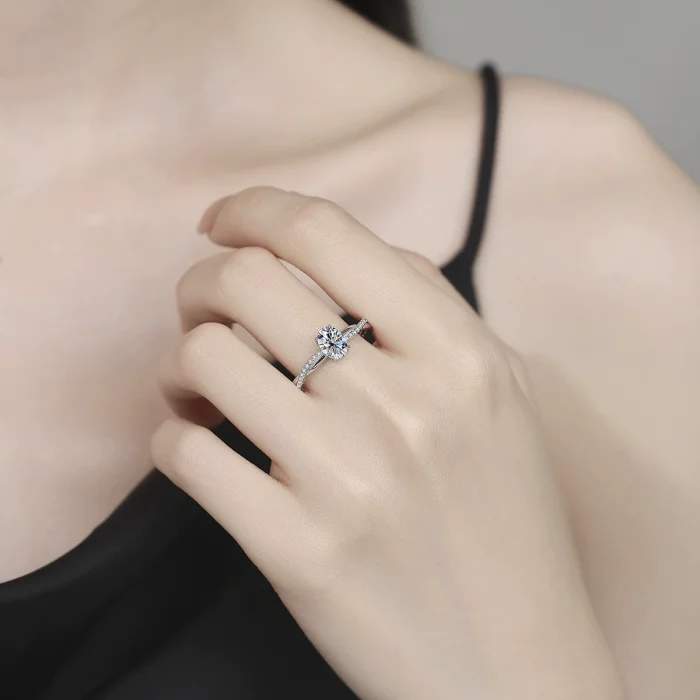 New Moissanite Oval Ring, Niche Design, Light Luxury, Fashionable and Versatile Band