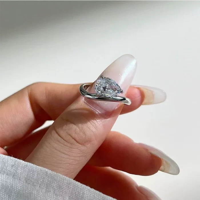 S925 Sterling Silver Moissanite Teardrop Ring for Women - Luxurious and Stylish Pear-Shaped Ring