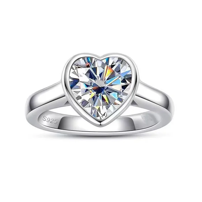 S925 Sterling Silver Moissanite Ring: A sophisticated and minimalist fashion accessory.