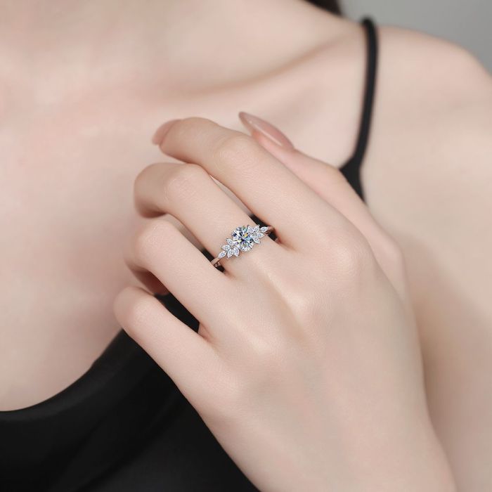 S925 Sterling Silver Moissanite Ring: A luxurious, elegant, and fashionable ring with 5*7D color fancy-shaped diamonds.