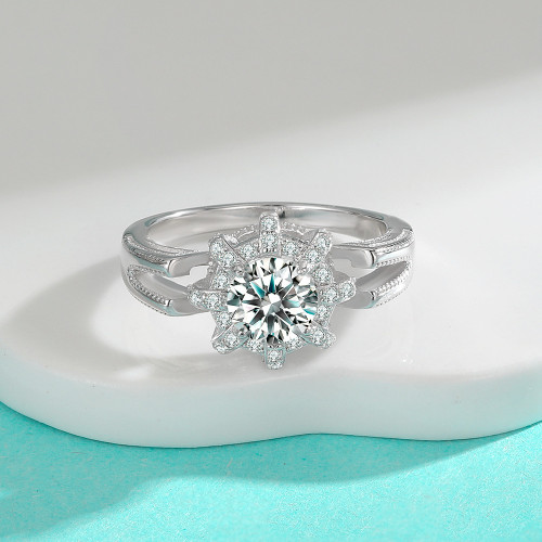 S925 Sterling Silver Moissanite Ring Plated with 18k Gold, High-End Fashion Diamond Ring for Women, Full-Pavé Petal Design