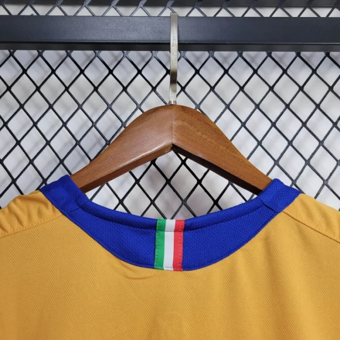 Retro Juventus Third Jersey 2005/06 Football Kit Soccer Shirt