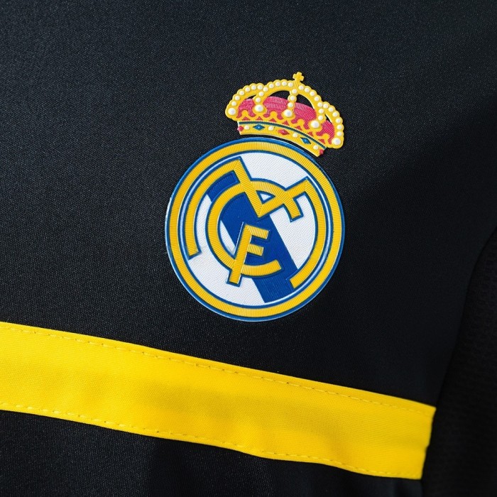 Real Madrid Jersey 2011/12 Goalkeeper Black Retro Football Kit