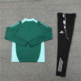 2425 Manchester United Green 1/4 Zipper Training Suit