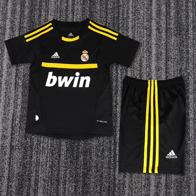 1112 Real Madrid   Kids Retro Suit