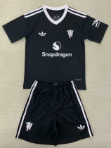24/25 Man Utd Black Goalkeeper Kids Soccer Jersey