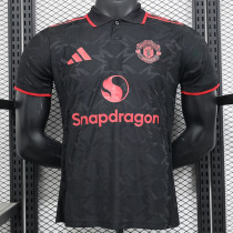 25/26 Man Utd  Black Special Edition Player Version Soccer Jersey翻领红色胸前广告