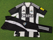 24/25 Newcastle Home  Player Version Suit  Soccer Jersey（Black pants）黑裤