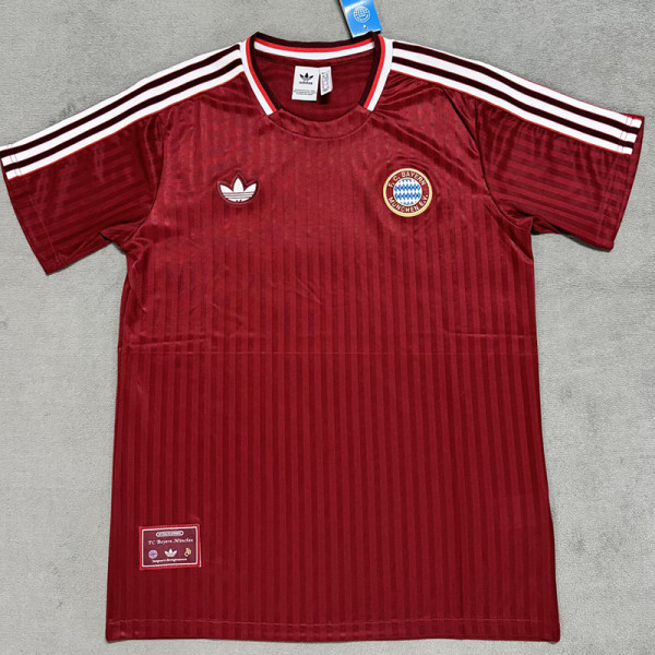 25 /26 Bayern  Red Retro  T-shirt