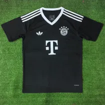 24/25 Bayern Black Pre match Training Short