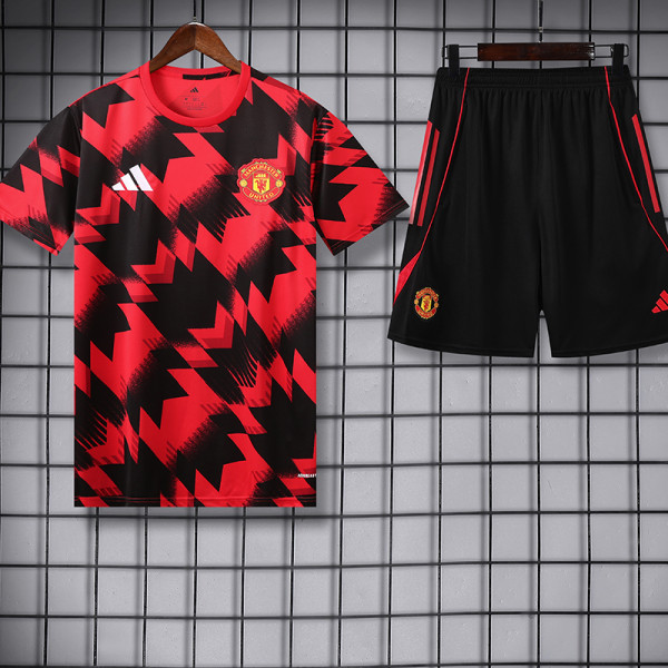 25/26 Man Utd Red & Black Training Shorts Suit