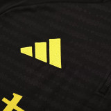 25/26 Man Utd Black Half Pull Tracksuit (胸前广告\半拉链)