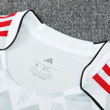 25/26 Man Utd White Team Logo Training Shorts Suit