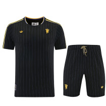 26/27 Man Utd Black Training Shorts Suit