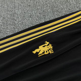 26/27 Man Utd Retro Edition Black shirts & Black pants suit